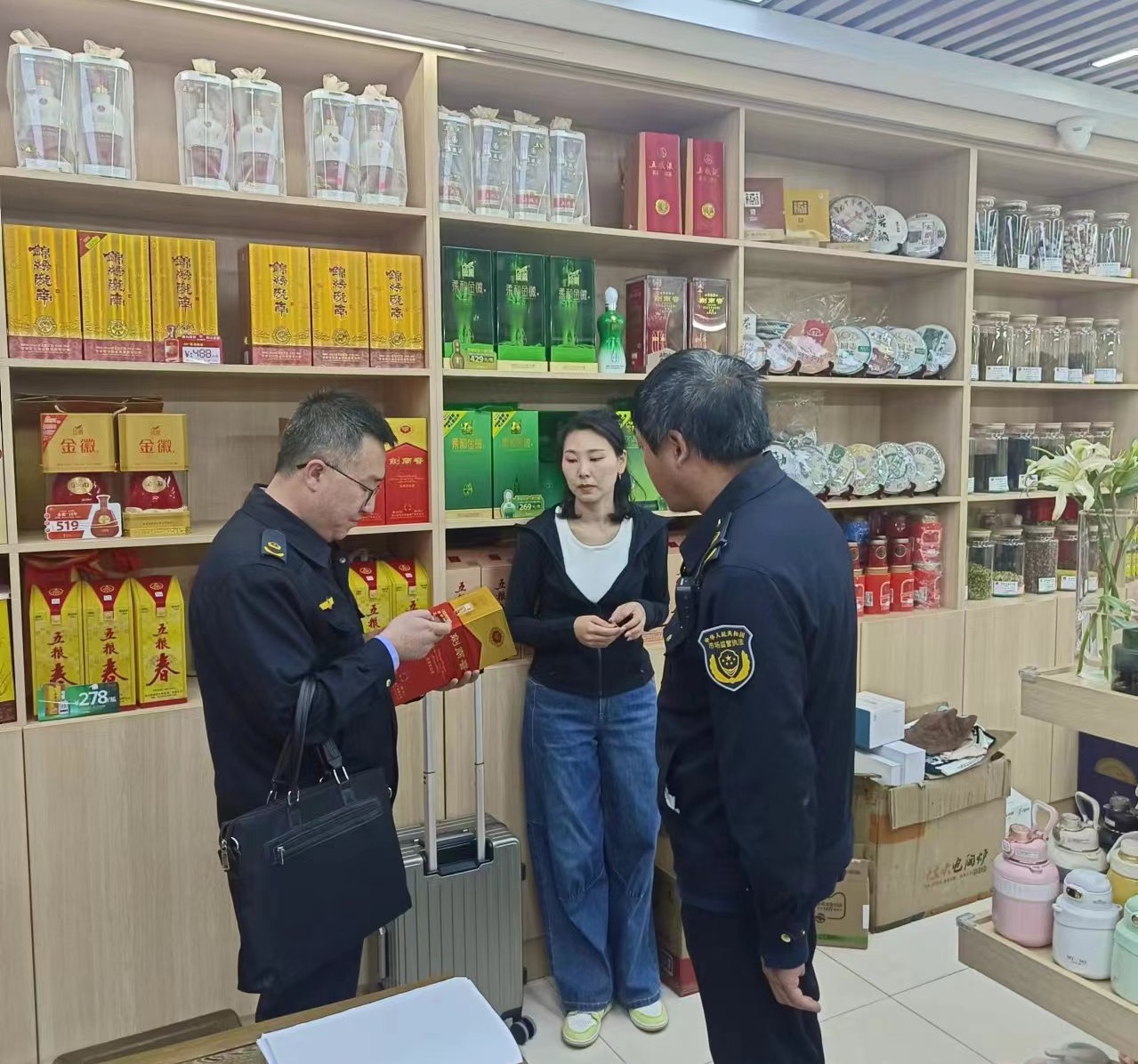 平川區 持續開展酒類市場專項檢查，規范酒類經營秩序